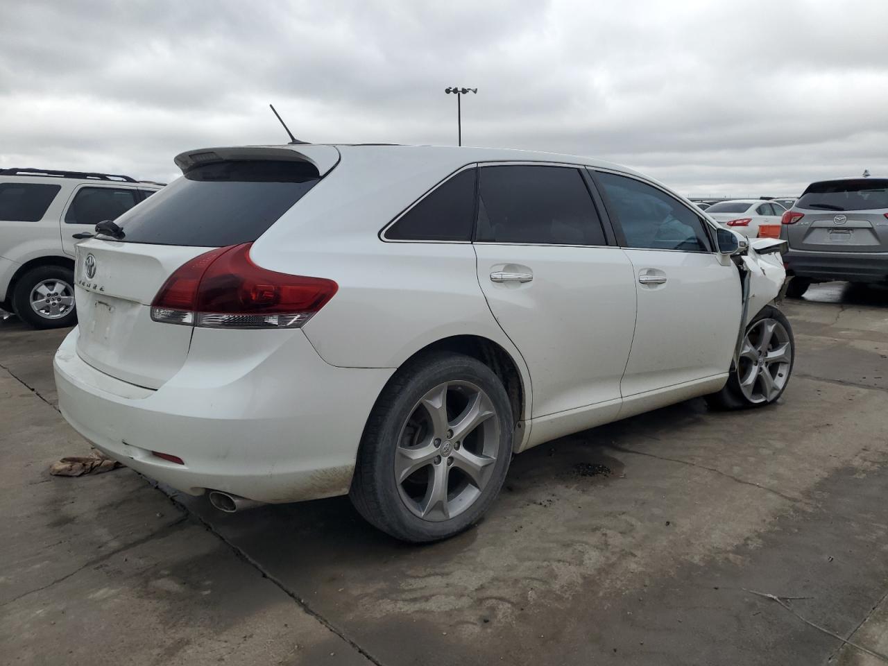 2013 TOYOTA VENZA LE - Image 3