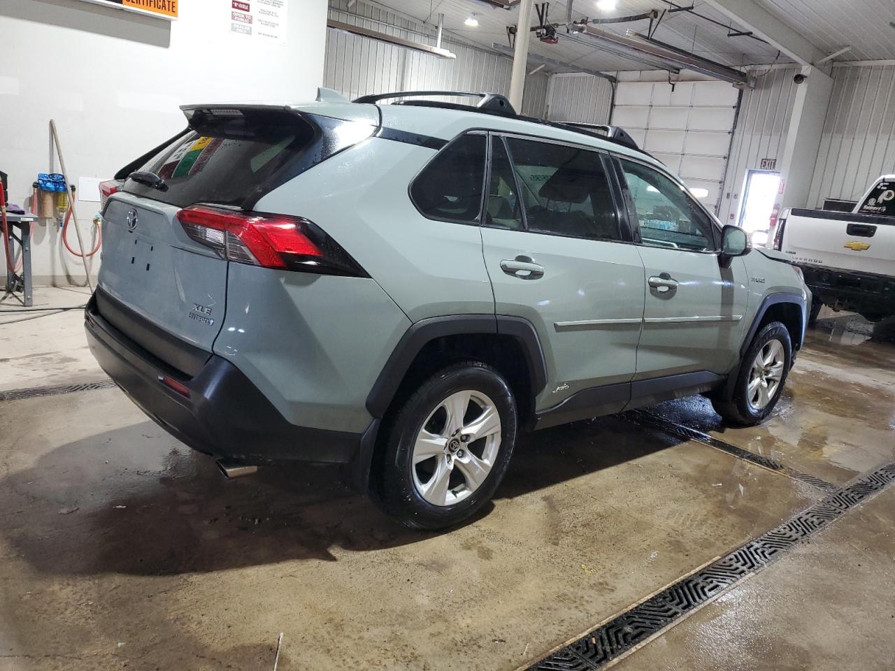 2020 TOYOTA RAV4 XLE - Image 3