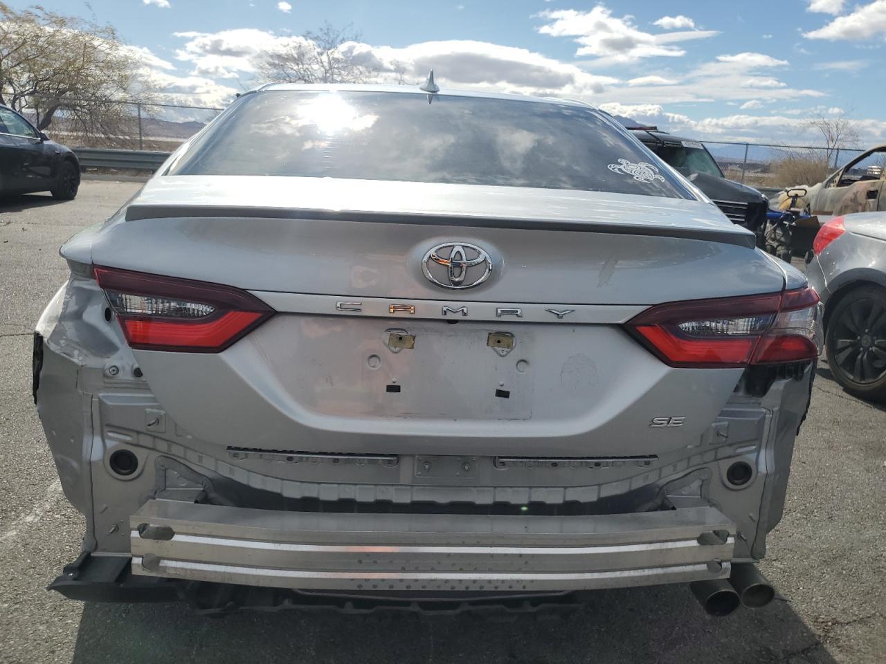 2021 TOYOTA CAMRY SE - Фото 6