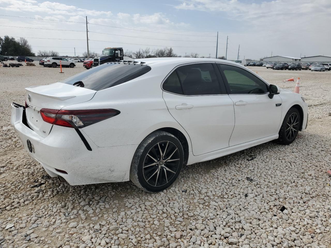 2021 TOYOTA CAMRY SE - Фото 3