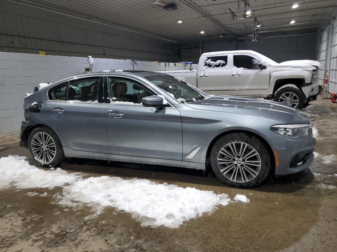 2018 BMW 530 XI - Фото 4
