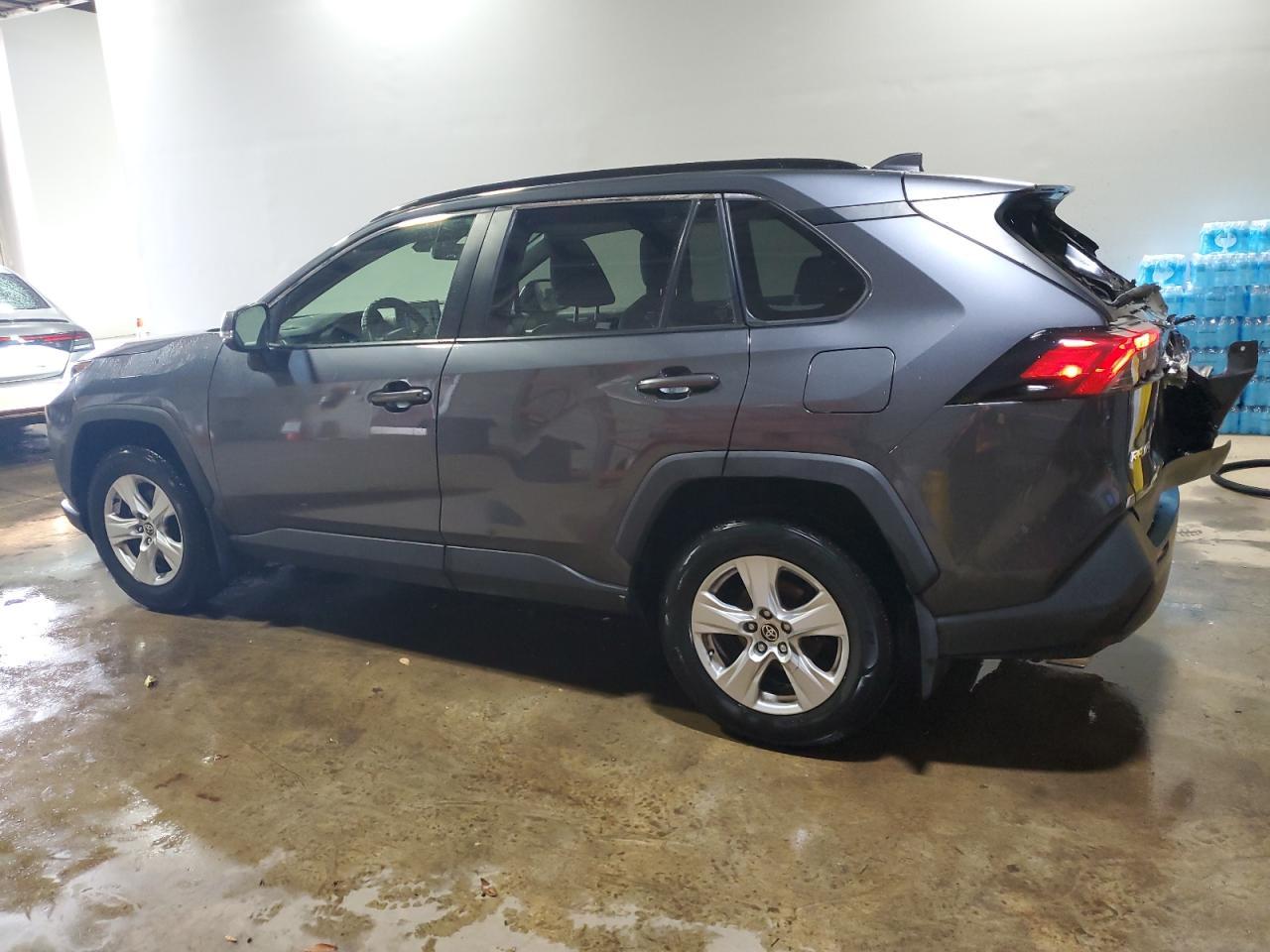 2020 TOYOTA RAV4 XLE - Фото 2