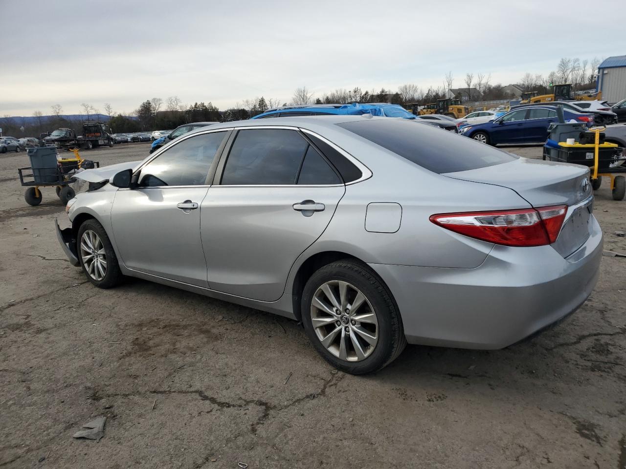 2016 TOYOTA CAMRY LE - Image 2