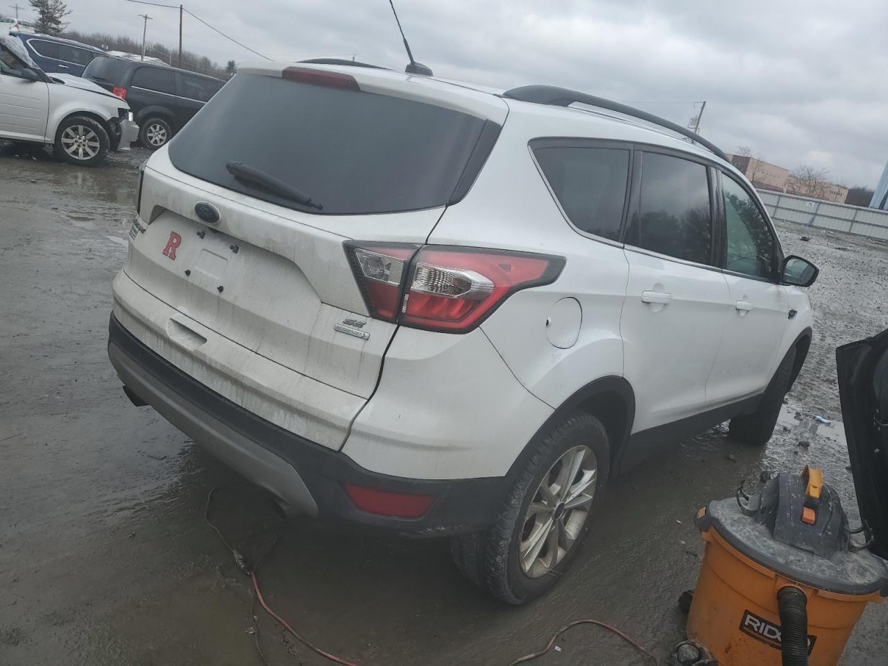2017 FORD ESCAPE SE - Фото 3