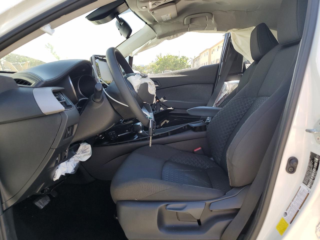 2021 TOYOTA C-HR XLE - Фото 7