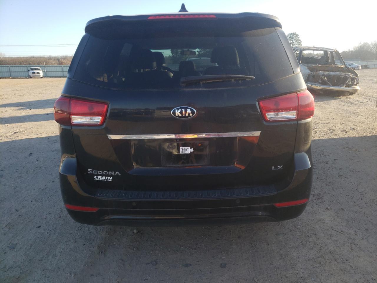 2017 KIA SEDONA LX - Image 6