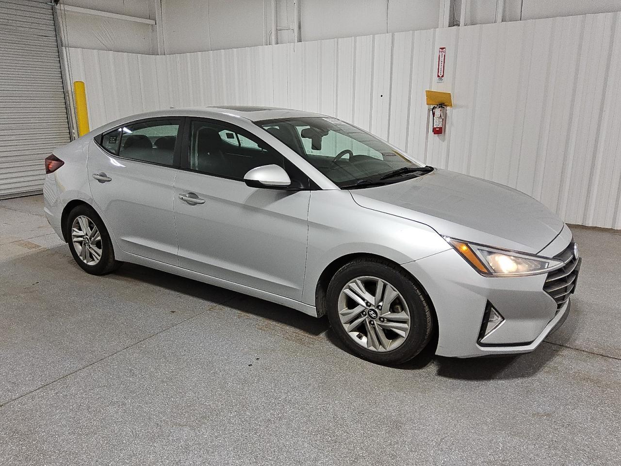 2019 HYUNDAI ELANTRA SE - Фото 4