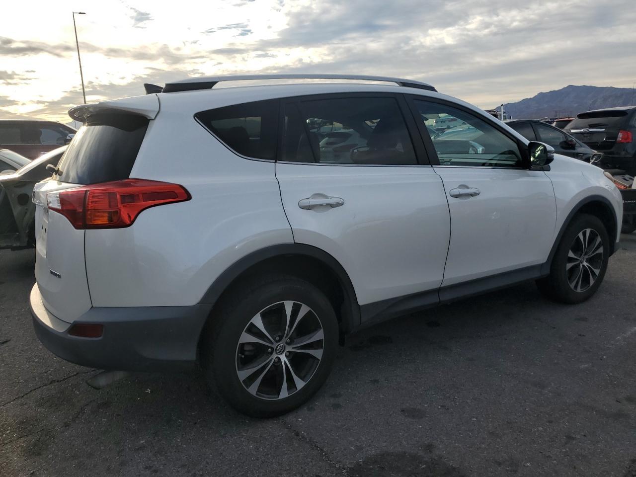 2015 TOYOTA RAV4 LIMIT - Фото 3