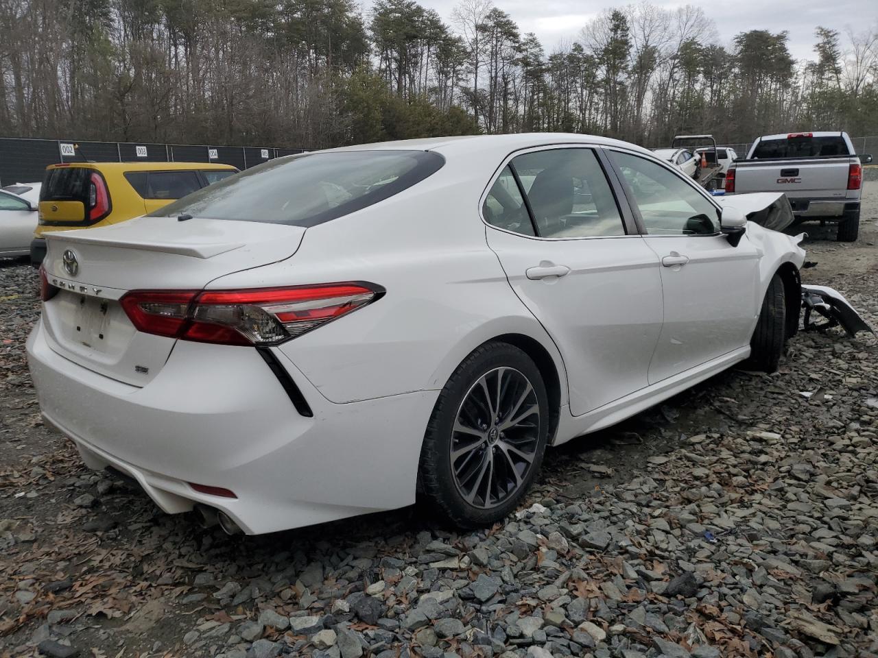 2018 TOYOTA CAMRY L - Фото 3