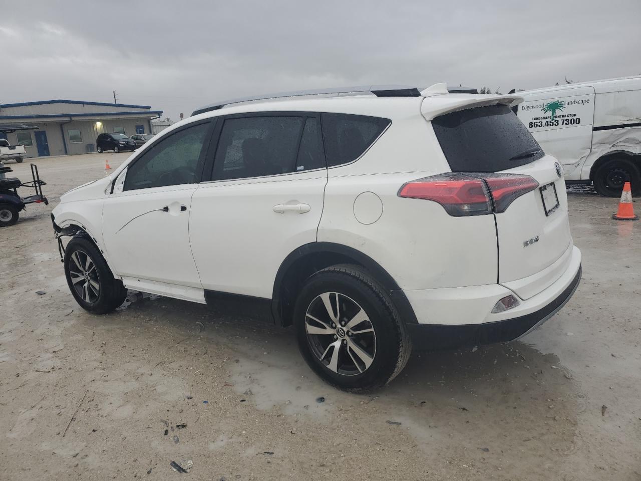 2017 TOYOTA RAV4 XLE - Фото 2