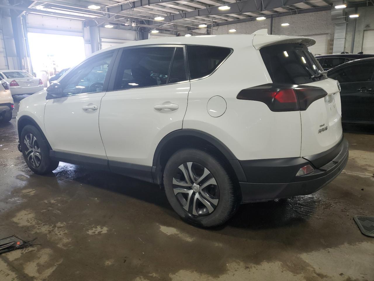 2017 TOYOTA RAV4 LE - Фото 2