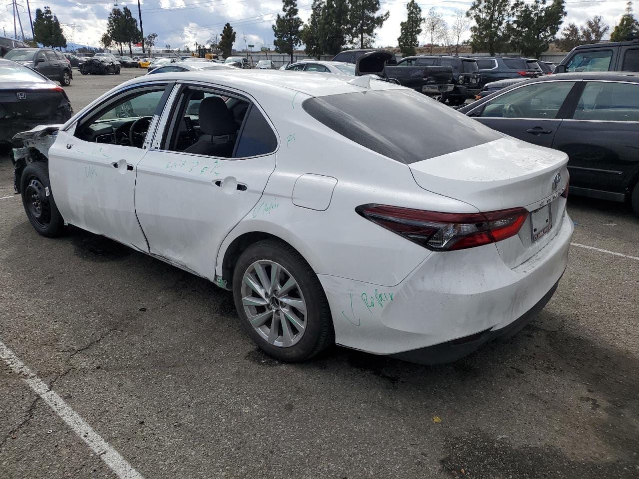 2023 TOYOTA CAMRY LE - Фото 2