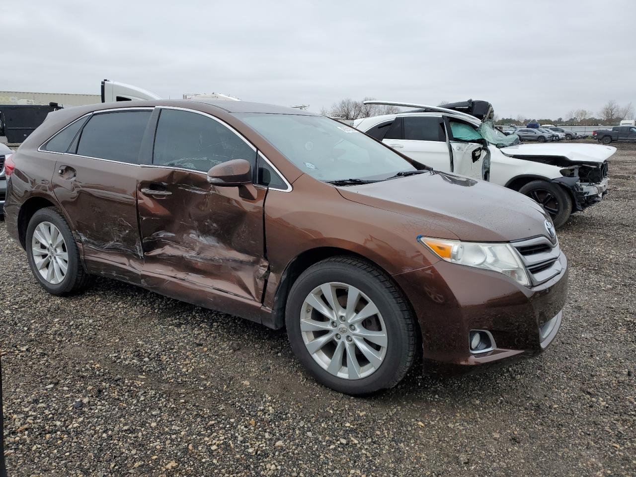 2013 TOYOTA VENZA LE - Image 4