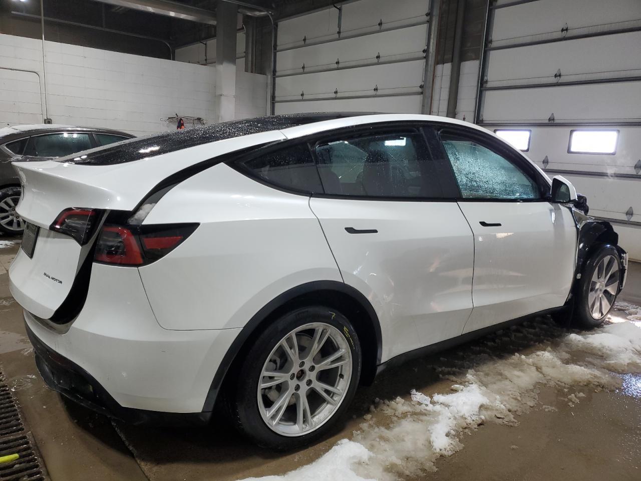 2023 TESLA MODEL Y - Фото 3