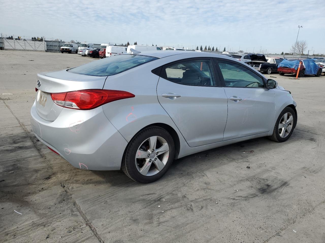 2013 HYUNDAI ELANTRA GL - Image 3