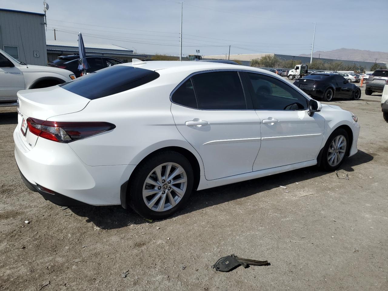 2024 TOYOTA CAMRY LE - Фото 3