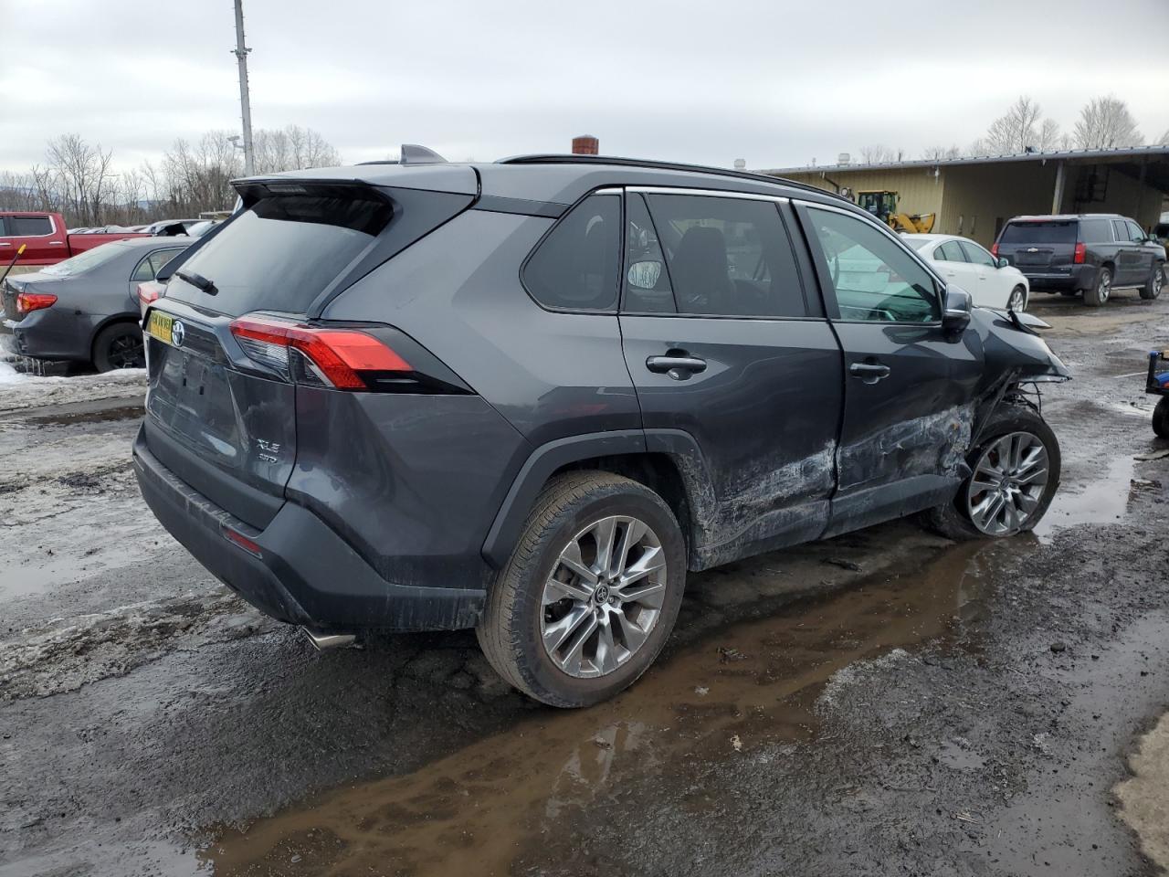 2022 TOYOTA RAV4 XLE P - Фото 3