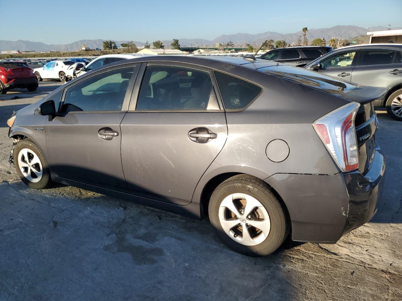 2013 TOYOTA PRIUS - Фото 2