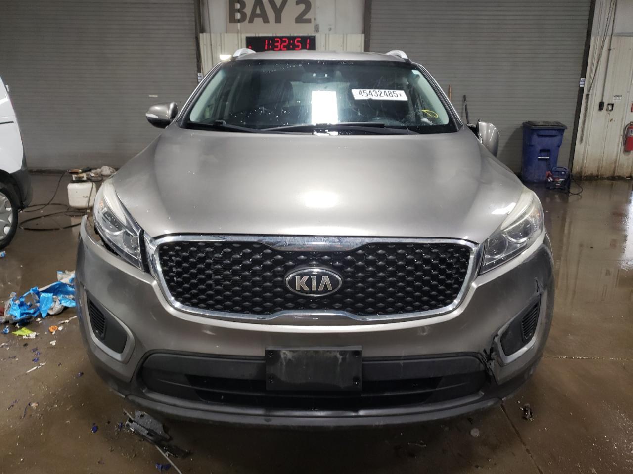 2016 KIA SORENTO LX - Image 5