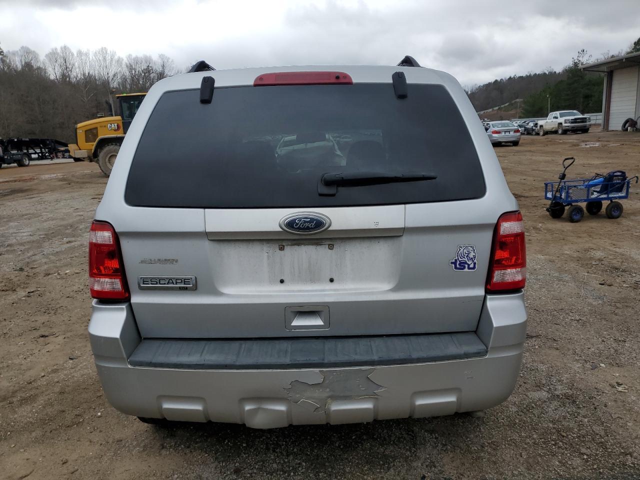 2010 FORD ESCAPE XLT - Image 6