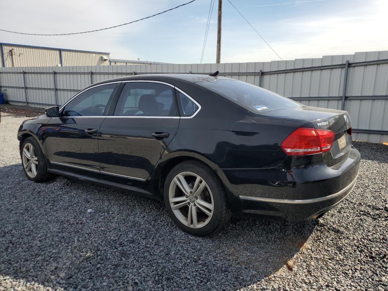 2014 VOLKSWAGEN PASSAT SEL - Image 2