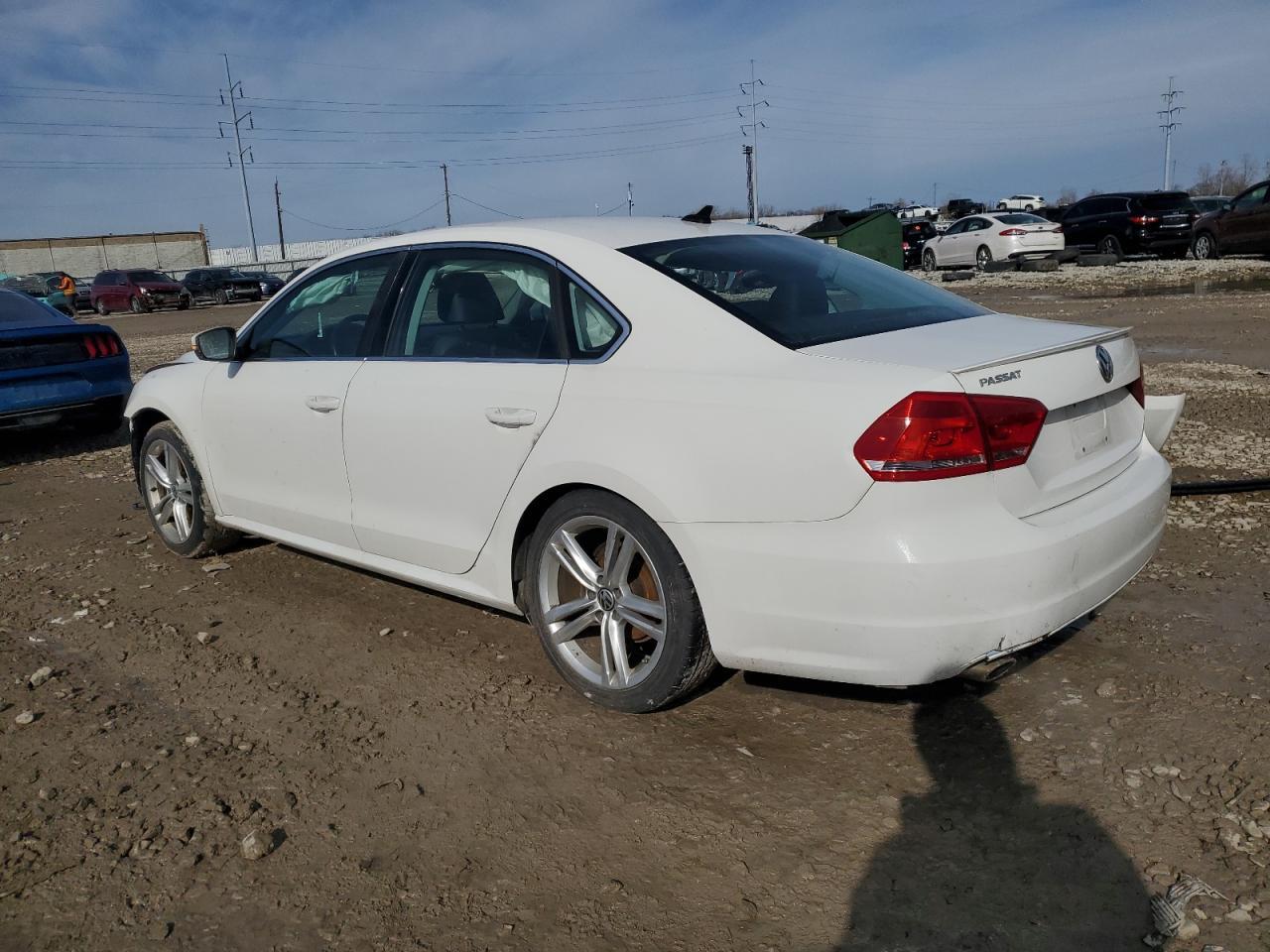 2014 VOLKSWAGEN PASSAT SE - Image 2
