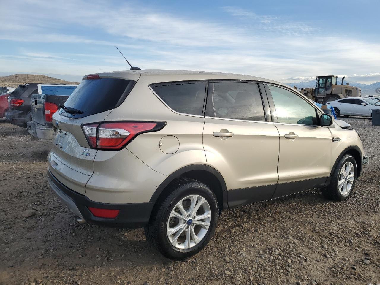 2017 FORD ESCAPE SE - Фото 3