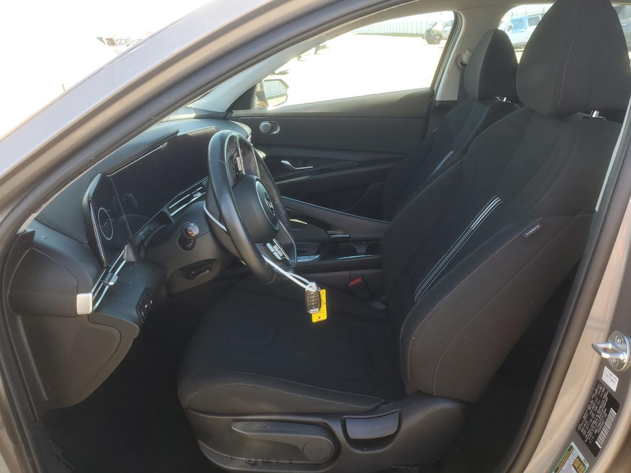 2023 HYUNDAI ELANTRA SE - Image 7