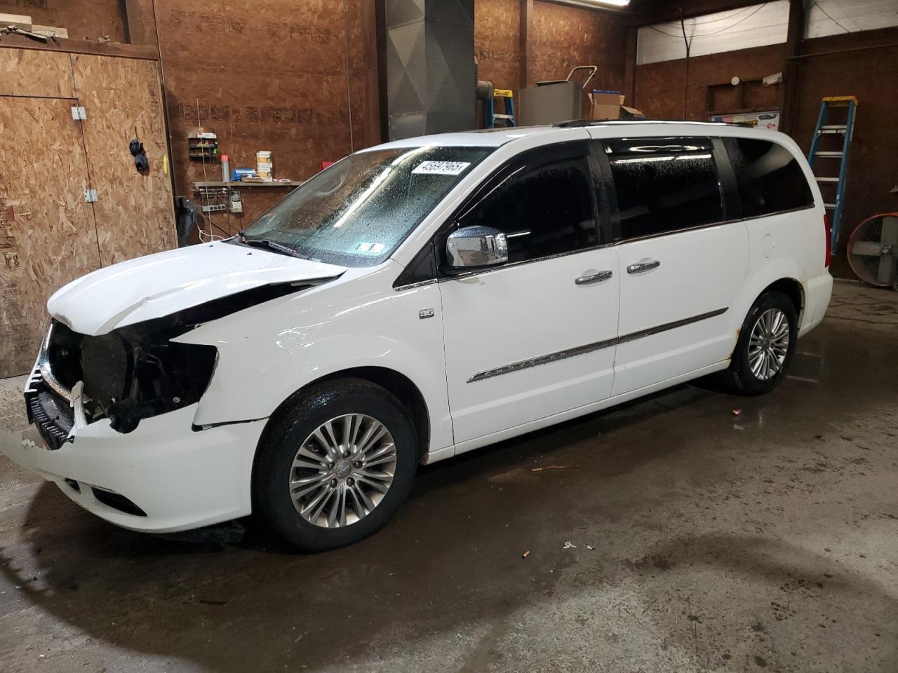 2014 CHRYSLER TOWN & COU