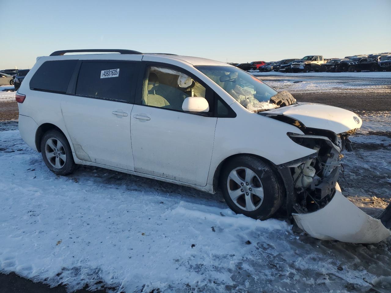 2015 TOYOTA SIENNA LE - Фото 4
