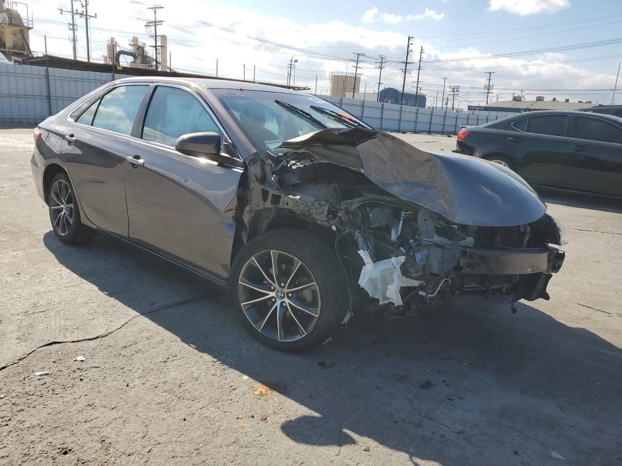2015 TOYOTA CAMRY LE - Image 4