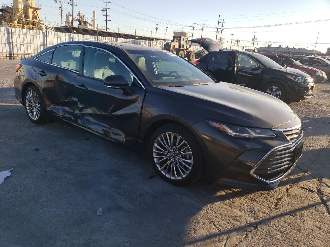 2019 TOYOTA AVALON XLE - Image 4