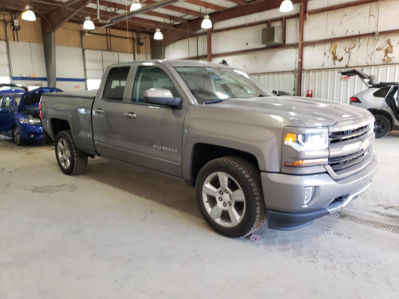 2017 CHEVROLET SILVERADO - Image 4