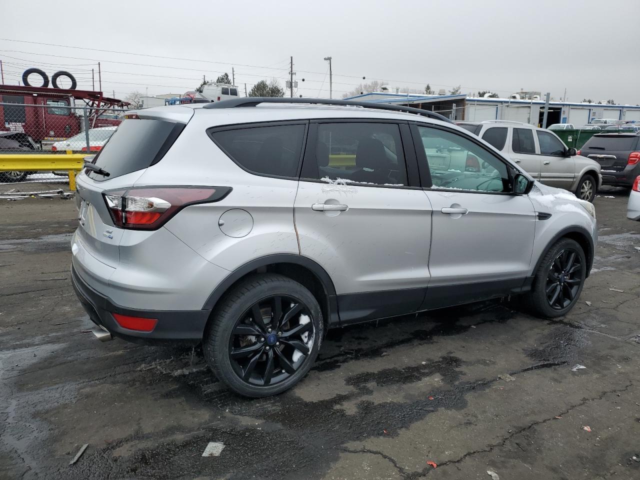 2017 FORD ESCAPE SE - Фото 3