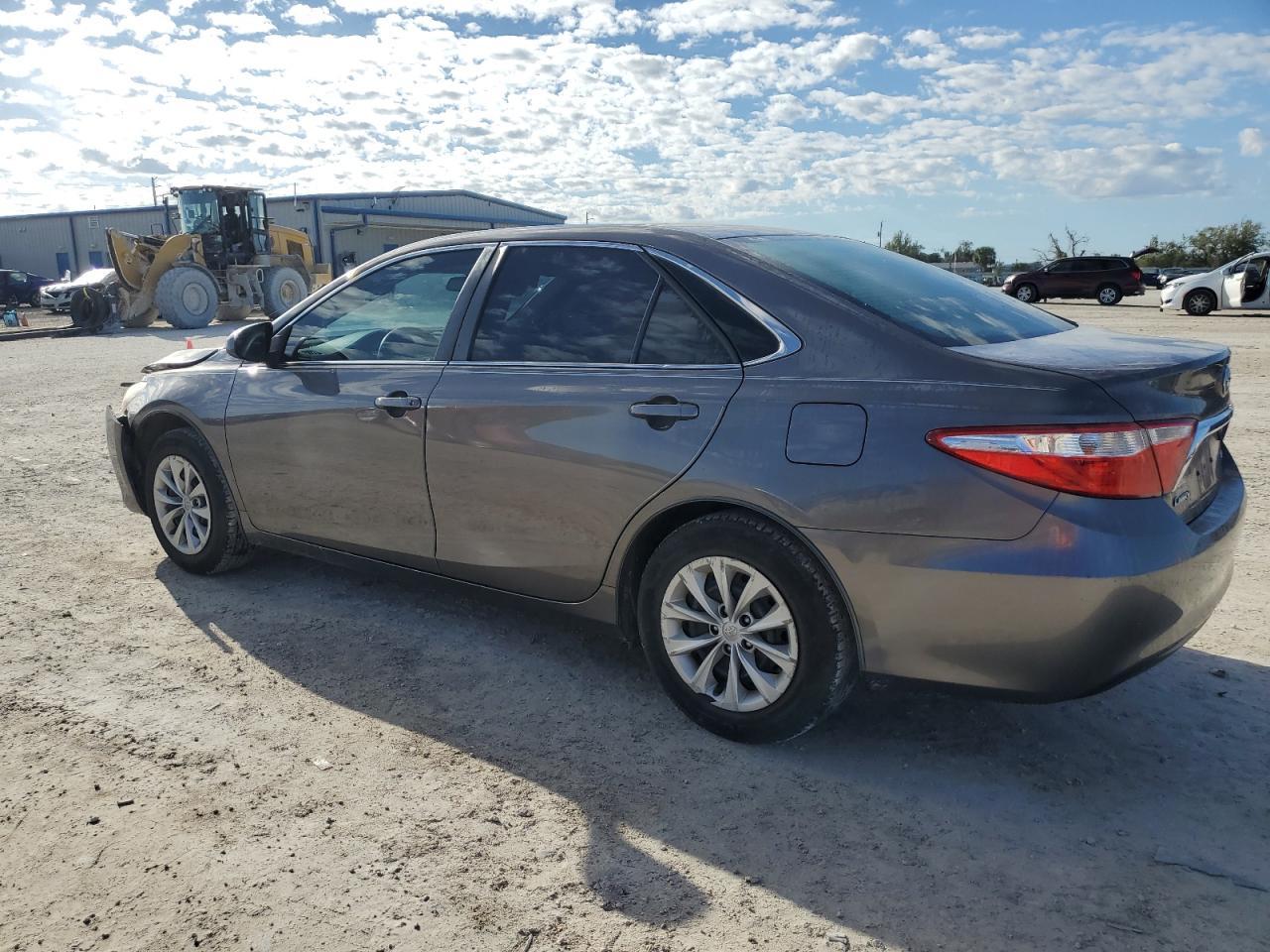 2017 TOYOTA CAMRY LE - Фото 2