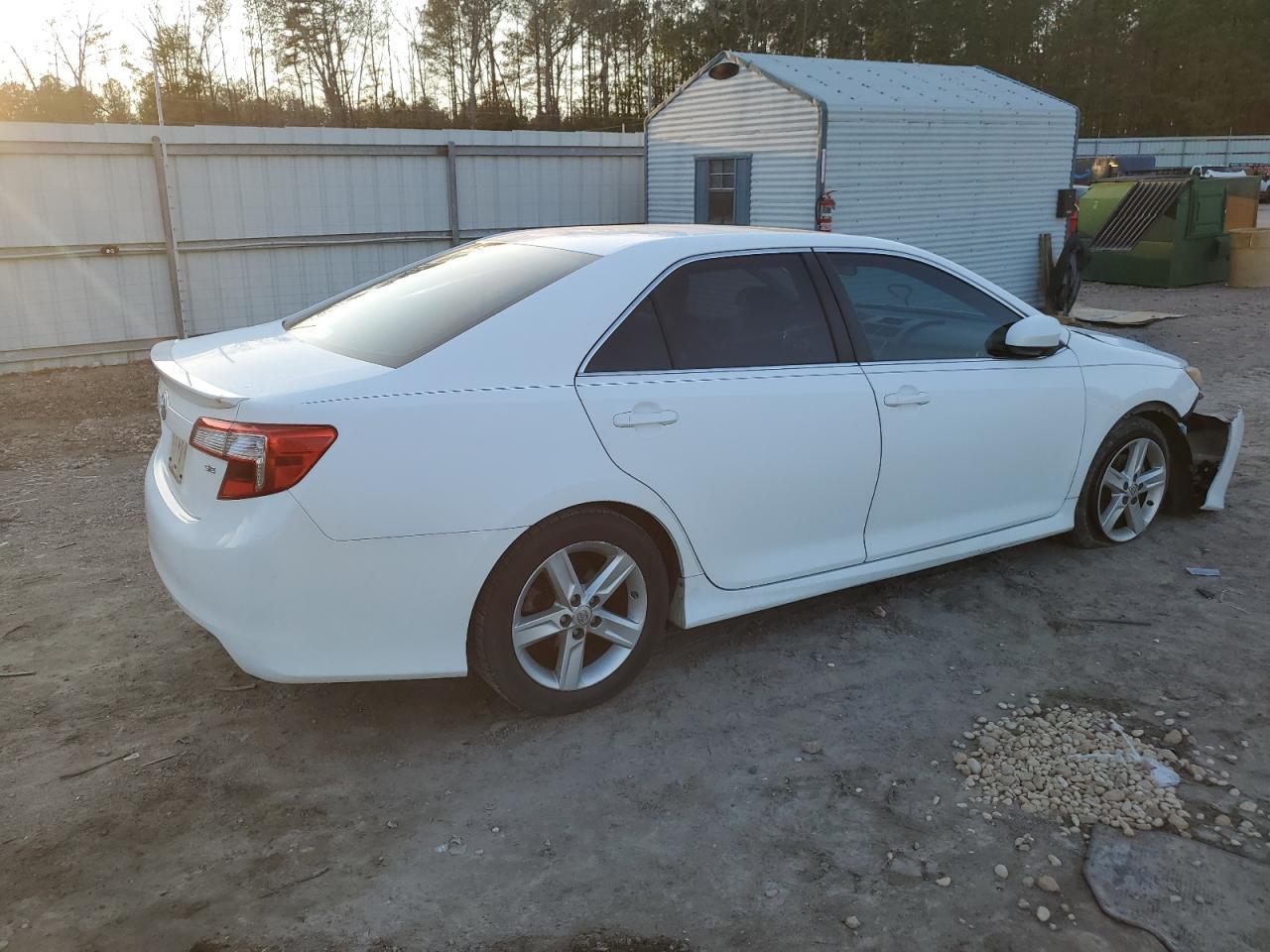 2013 TOYOTA CAMRY L - Фото 3