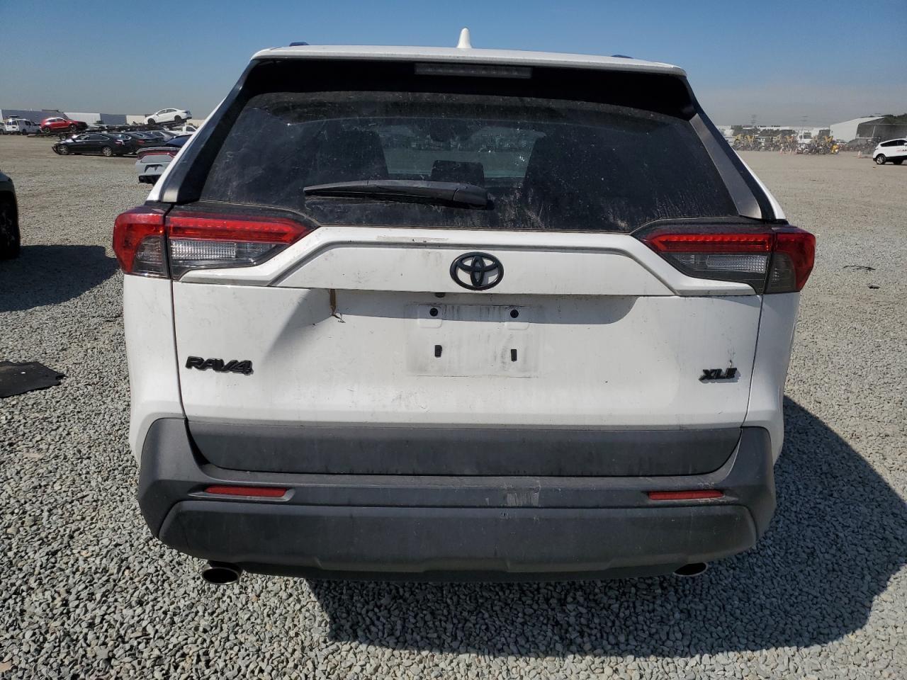 2020 TOYOTA RAV4 XLE - Фото 6