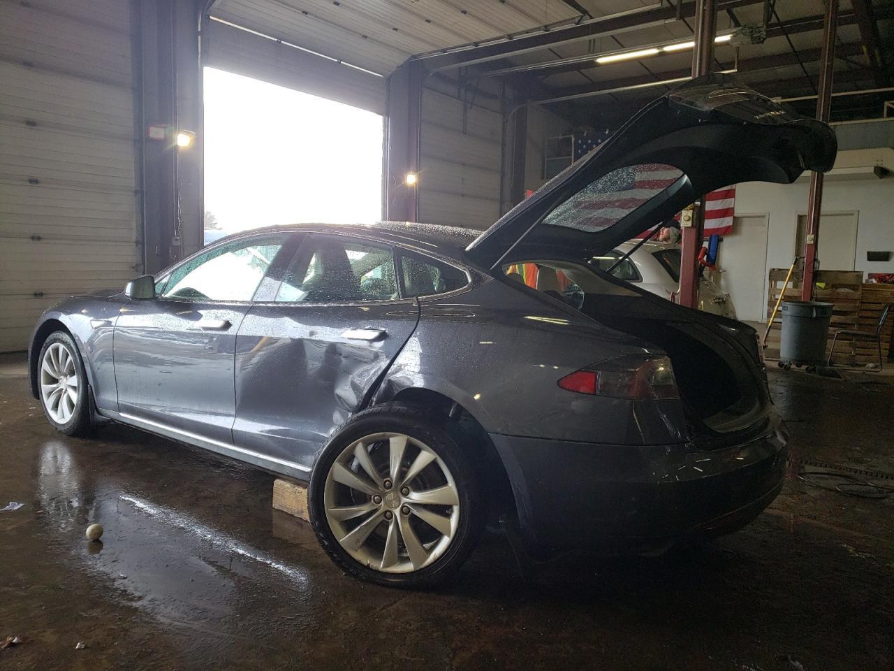 2015 TESLA MODEL S 70 - Фото 2