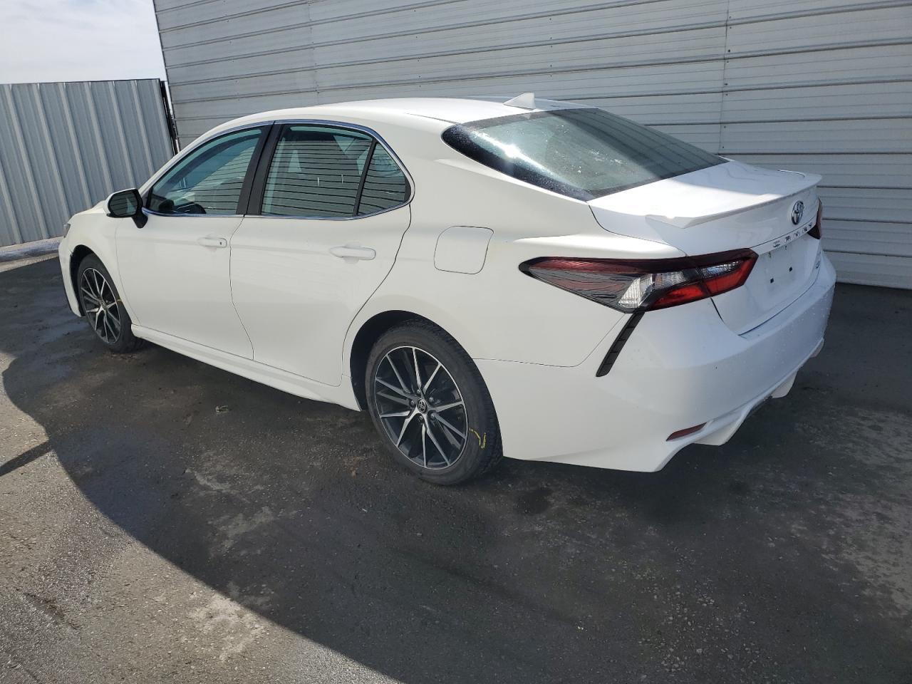 2021 TOYOTA CAMRY SE - Image 2
