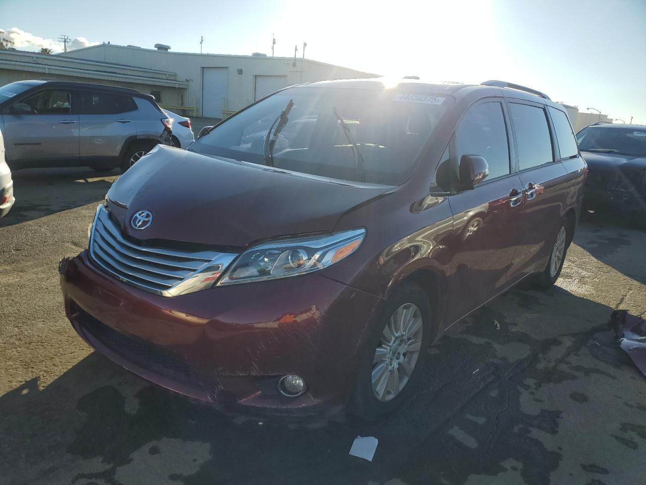 2015 TOYOTA SIENNA XLE