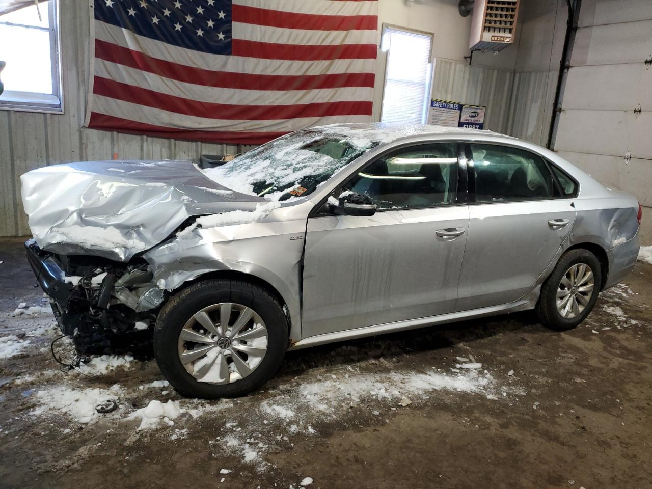2015 VOLKSWAGEN PASSAT S