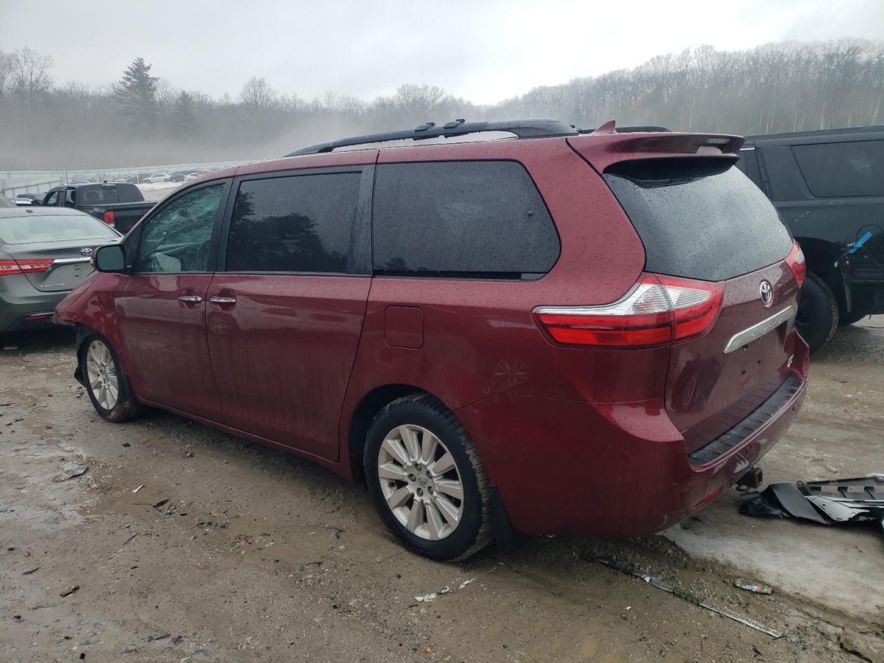2015 TOYOTA SIENNA XLE - Фото 2
