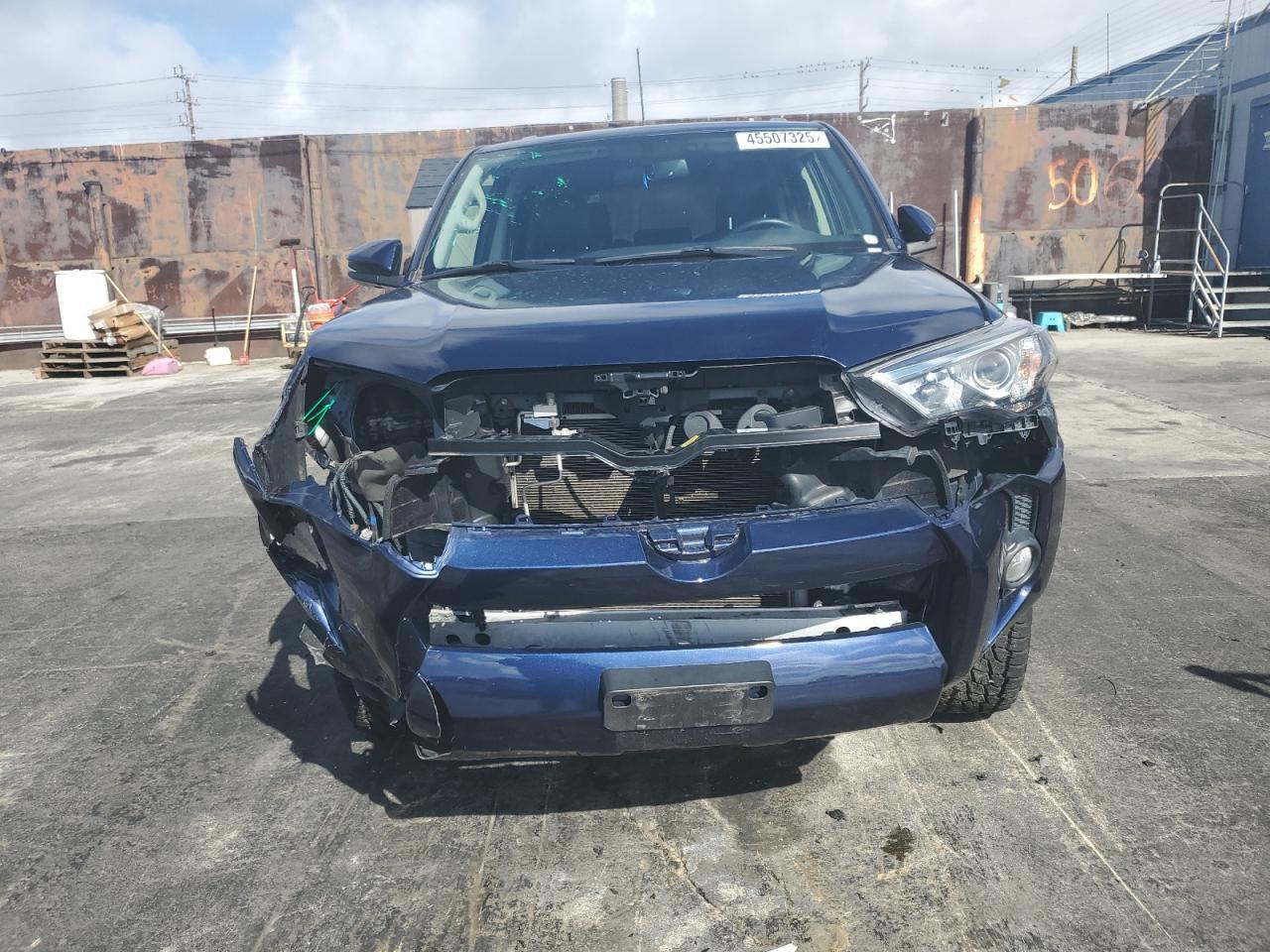 2017 TOYOTA 4RUNNER SR - Фото 5
