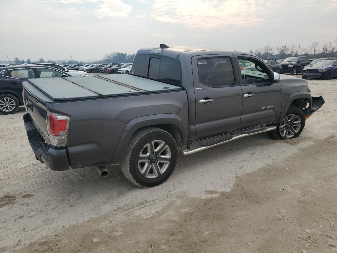 2017 TOYOTA TACOMA DOU - Фото 3