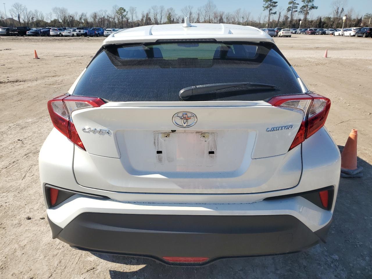 2019 TOYOTA C-HR XLE - Фото 6