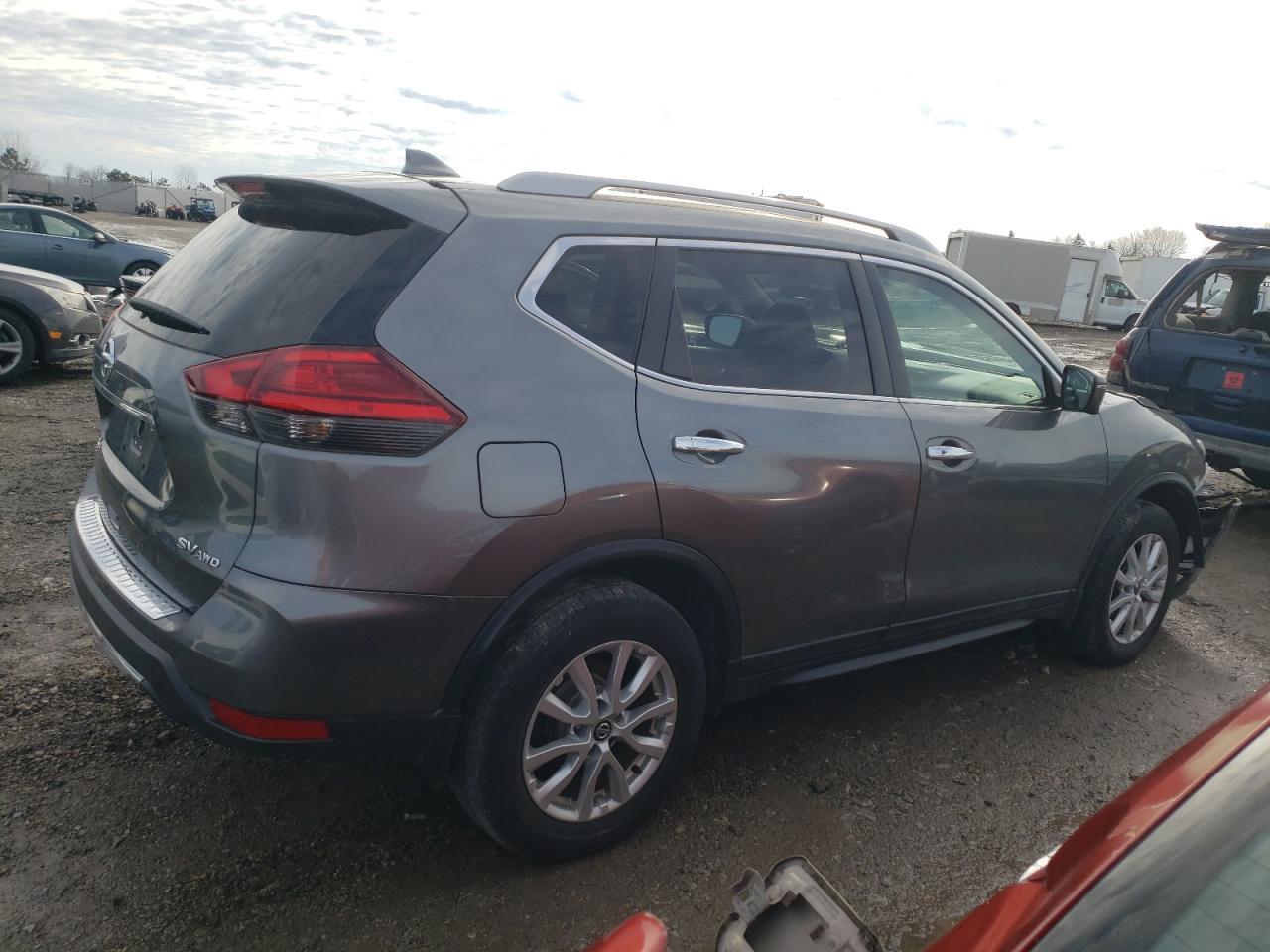2017 NISSAN ROGUE SV - Фото 3