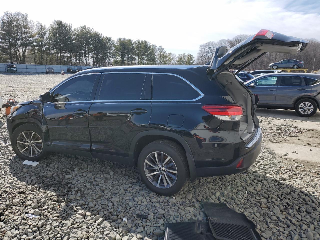2019 TOYOTA HIGHLANDER - Image 2