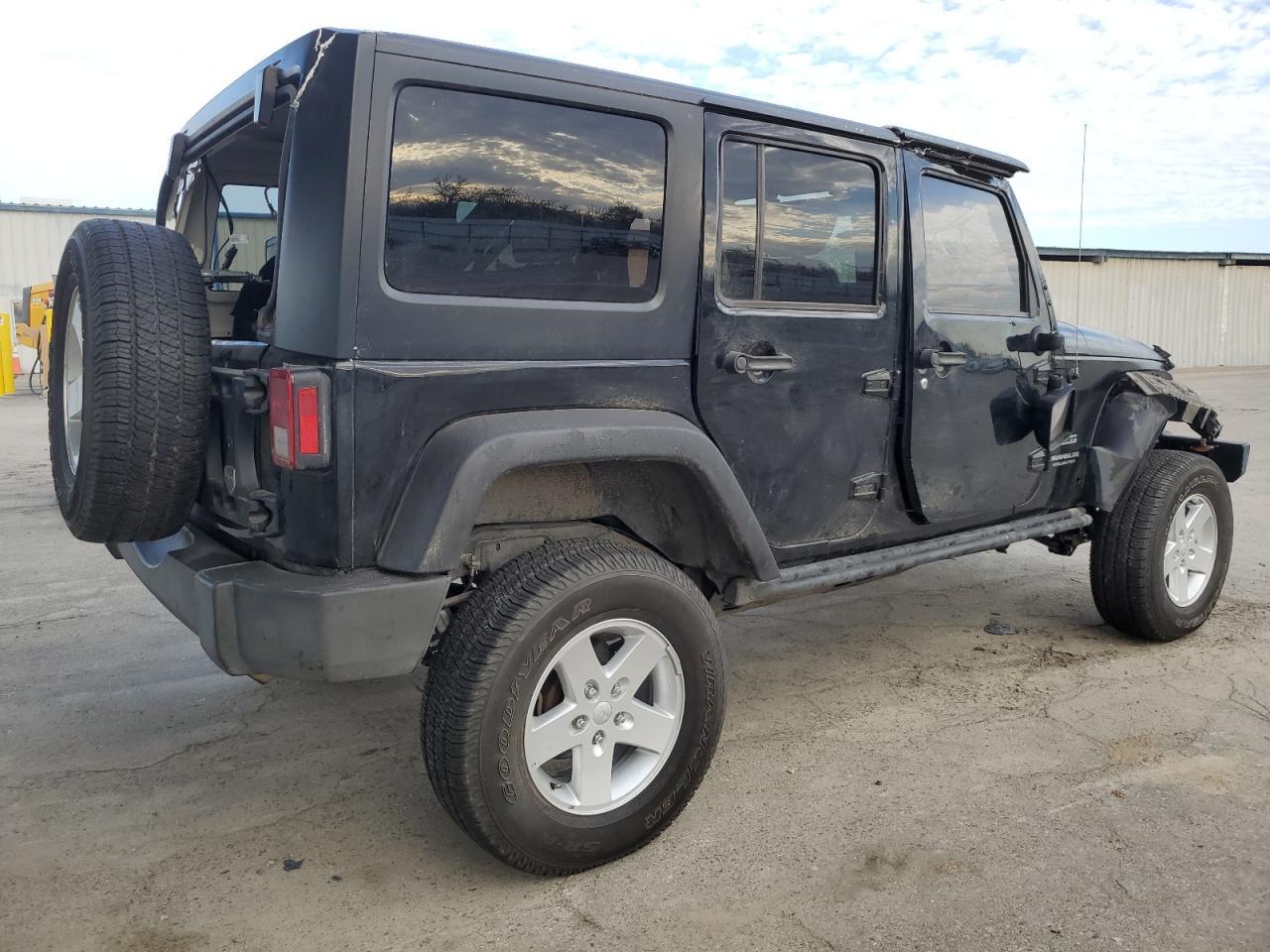 2017 JEEP WRANGLER U - Image 3