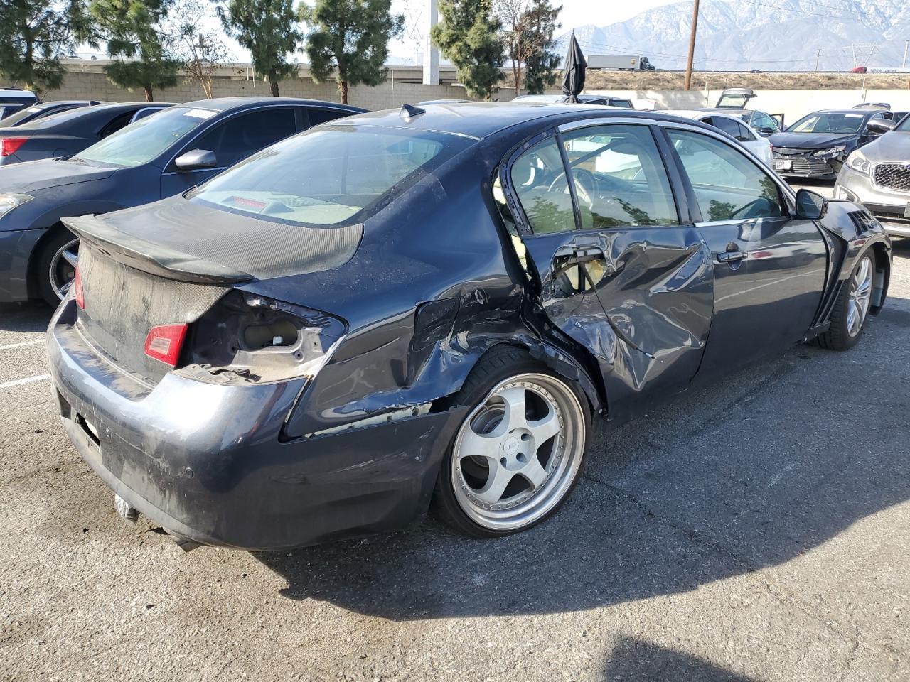 2011 INFINITI G37 BASE - Image 3