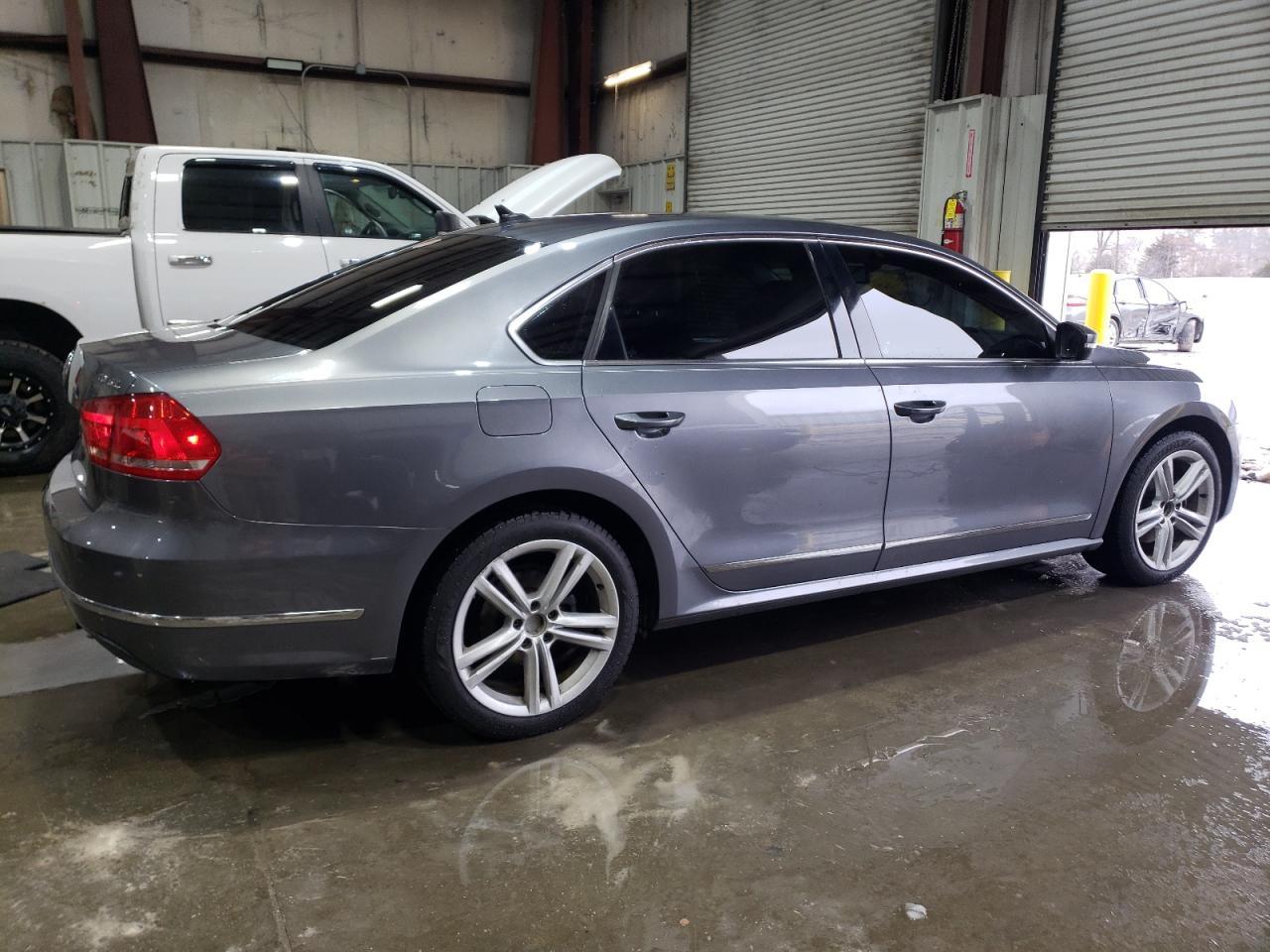2013 VOLKSWAGEN PASSAT SEL - Image 3